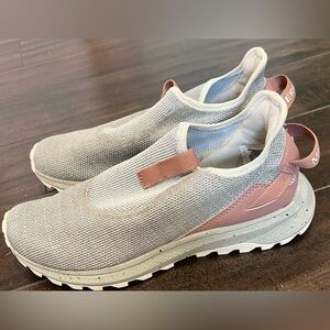 NEW Merrell Slip-On Knit Sneakers in Light Gray and Dusty Rose